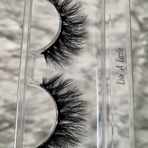 “Live A Little” || Lashful Lengths Luxury Mink Eyelashes - Picture 2 of 6